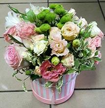 Коробка S (В=16см, Ш=15см), eustoma 3шт, chrysanthemum 1шт, rose 3шт, альстр. 2шт, лента