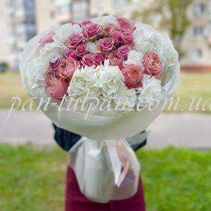 Букет с гортензиями