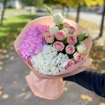 Hydrangea 2 pcs, rose peony 2 pcs, eustoma, wrapping
